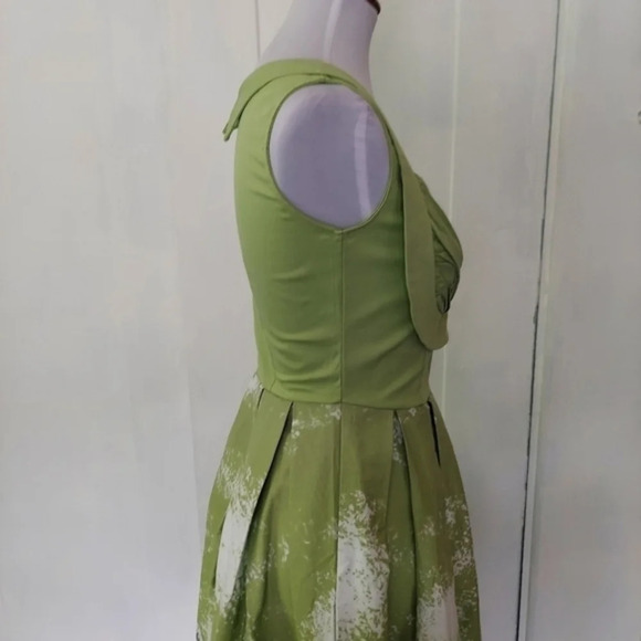 Green Detailed Bodice Fit and Flare‎ Retro Inspired Sun Dress - Picture 14 of 16